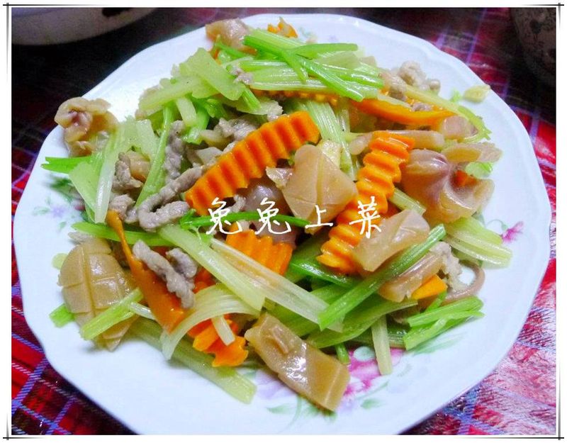 芹菜炒魷魚