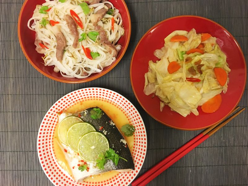 一鍋出一桌:泰式河粉+檸檬魚肚+炒高麗菜