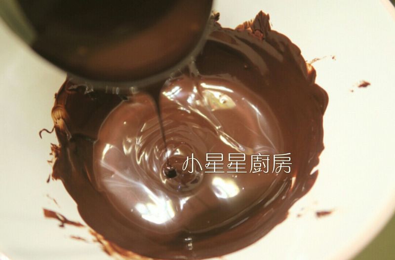 用微波爐輕鬆溶化巧克力塊