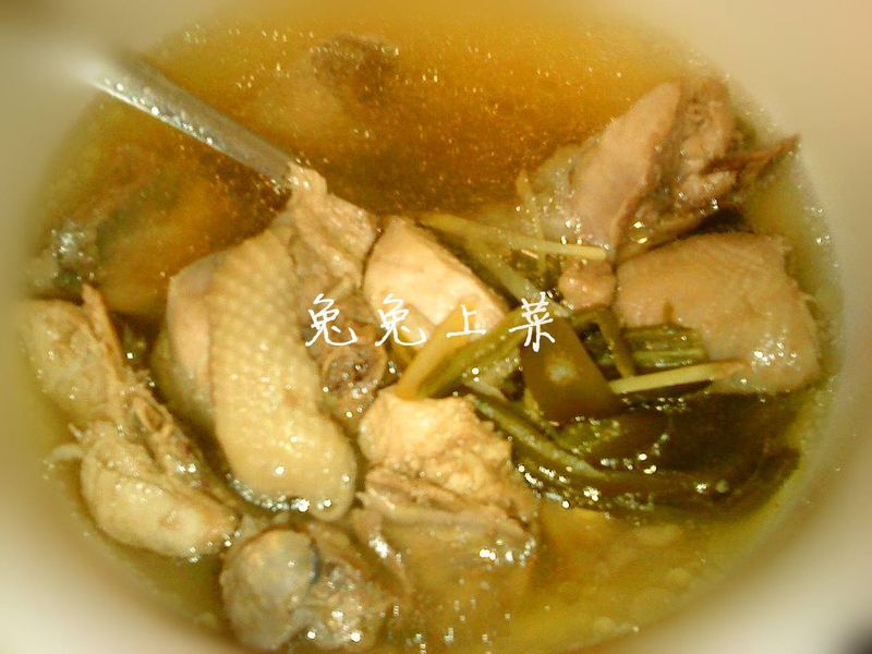 剝皮辣椒雞湯