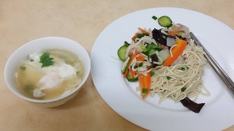 真麵堂-紅蔥肉燥炒麵+蛋湯