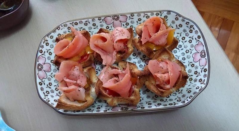 煙三文魚茄蓉脆多士 party food