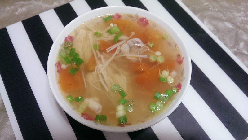 番茄金針菇雞肉湯