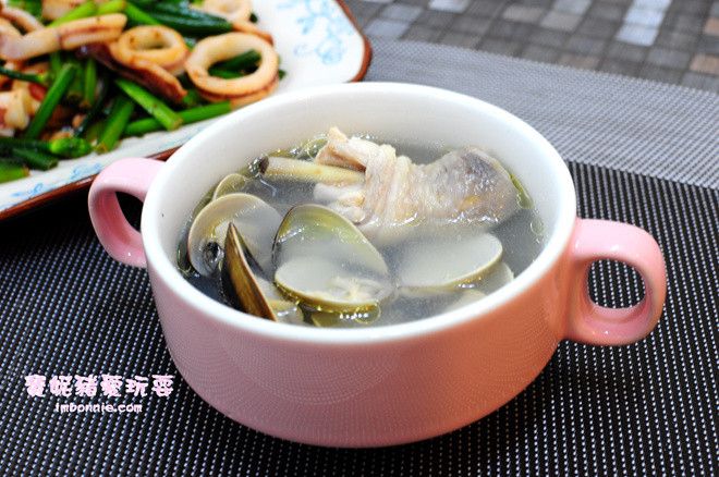 蛤蜊蒜頭雞湯