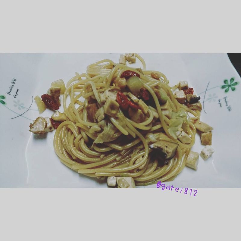 【平底鍋料理】No.13—枸杞香菇義麵。