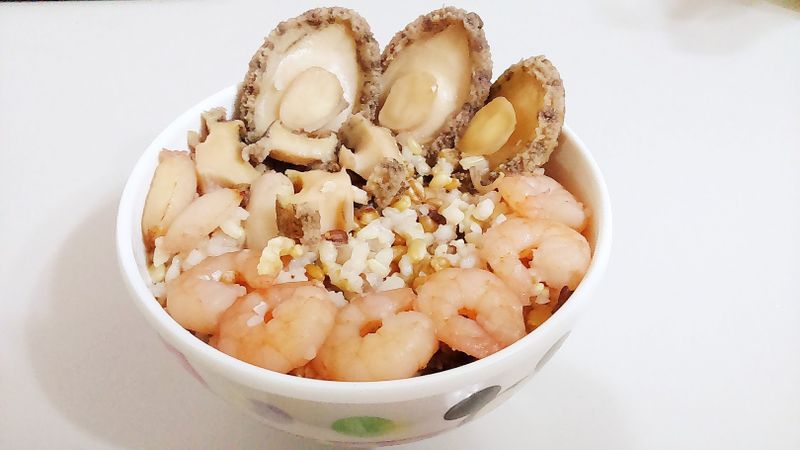 自助尾牙年菜系列~盤鮑蝦蟹五穀飯