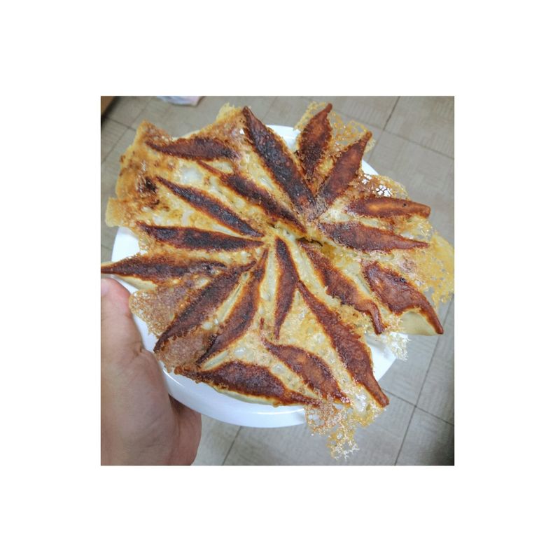 喀ㄘ喀ㄘ脆皮煎餃子