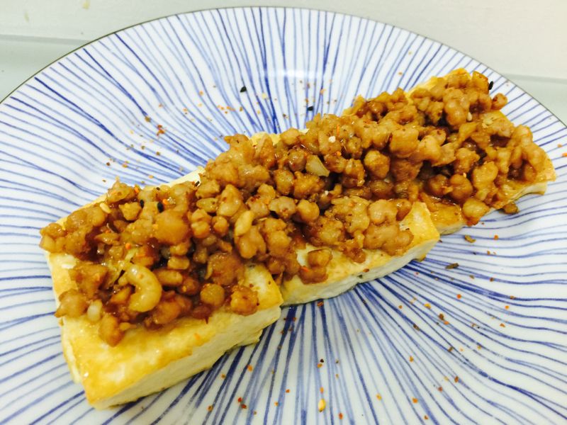 黃金豆腐佐蒜香肉末