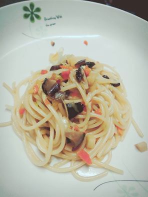 【平底鍋料理】No.14—紅丁香菇義麵。