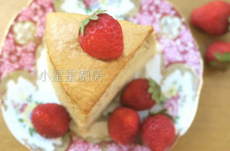 新鮮草莓棉花蛋糕