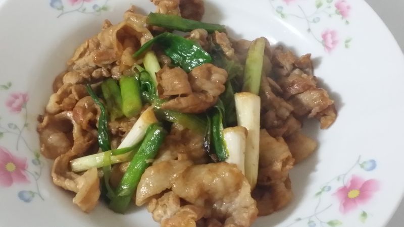 五花肉片炒大蒜