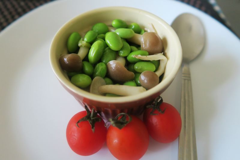 【三分鐘料理】奶油鴻禧菇毛豆