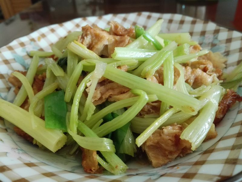 芹菜炒豆包