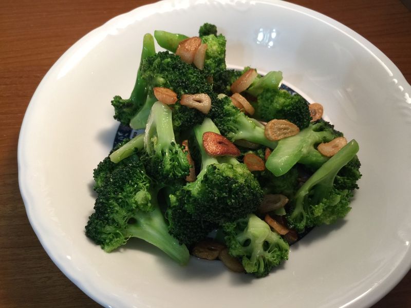 油爆蒜片花椰菜
