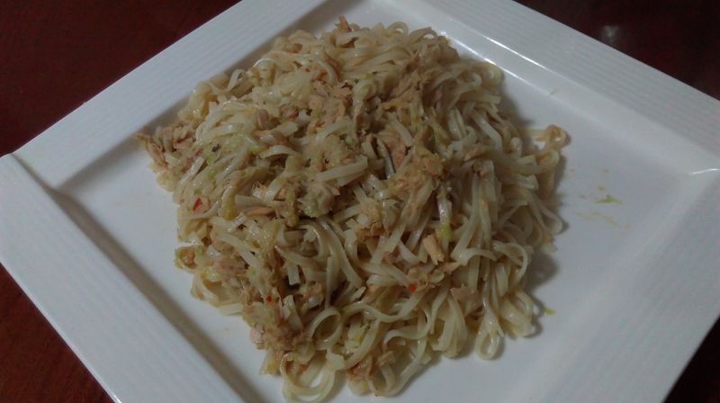 蔬菜鮪魚麵