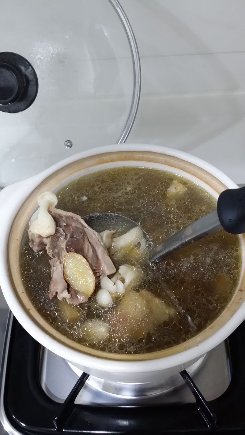 菇菇蒜頭雞湯