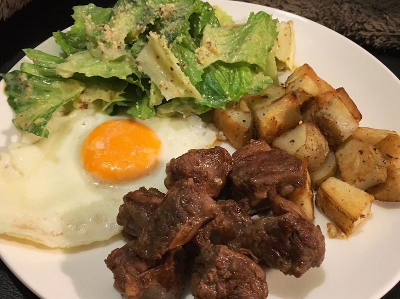 香煎牛肋+凱薩生菜佐馬鈴薯 西式餐點特餐