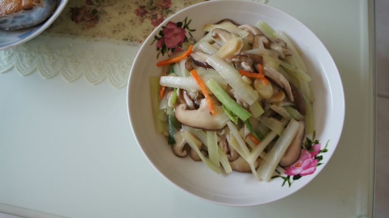 西芹炒鮮菇