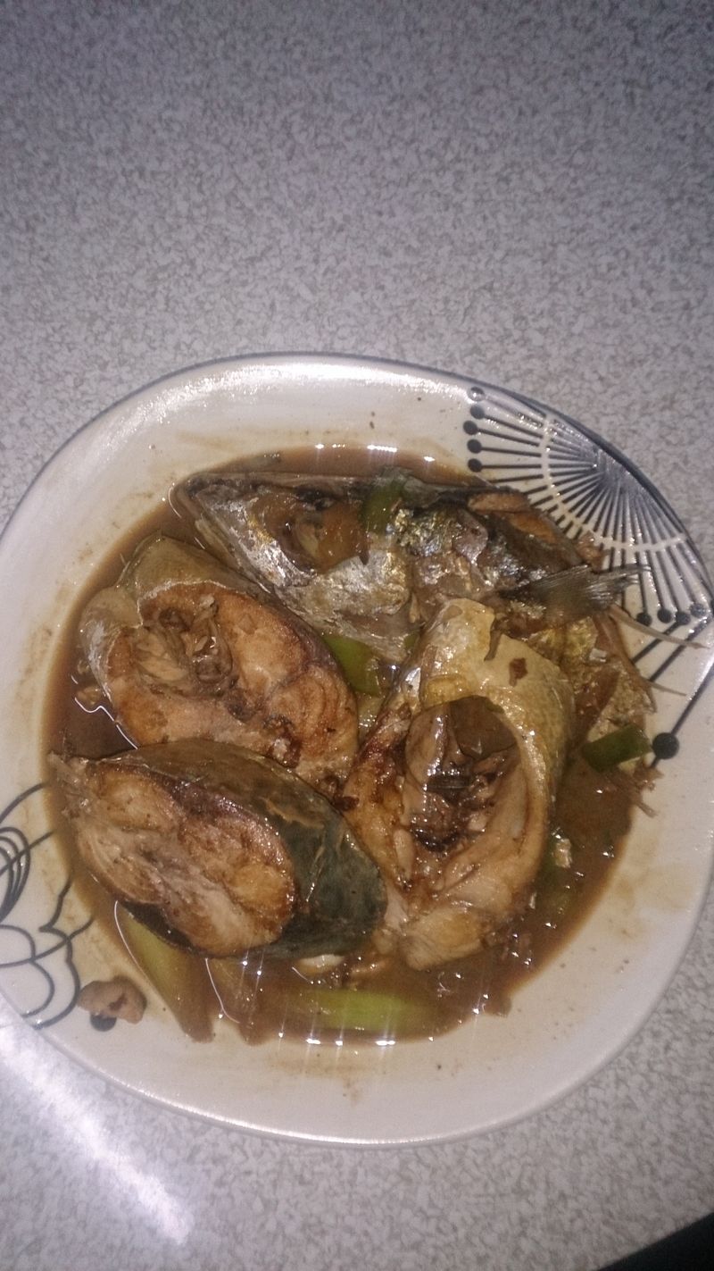 醬油蒜苗燉鯖魚