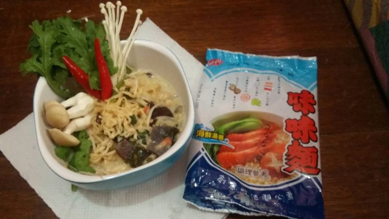 百菇奶香味增海鮮麵_記憶中的味味麵