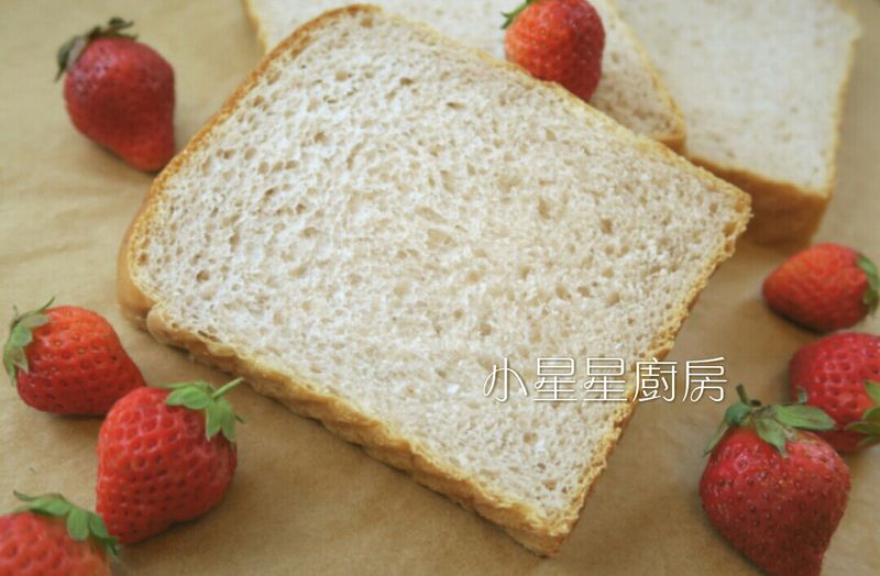 新鮮草莓吐司
