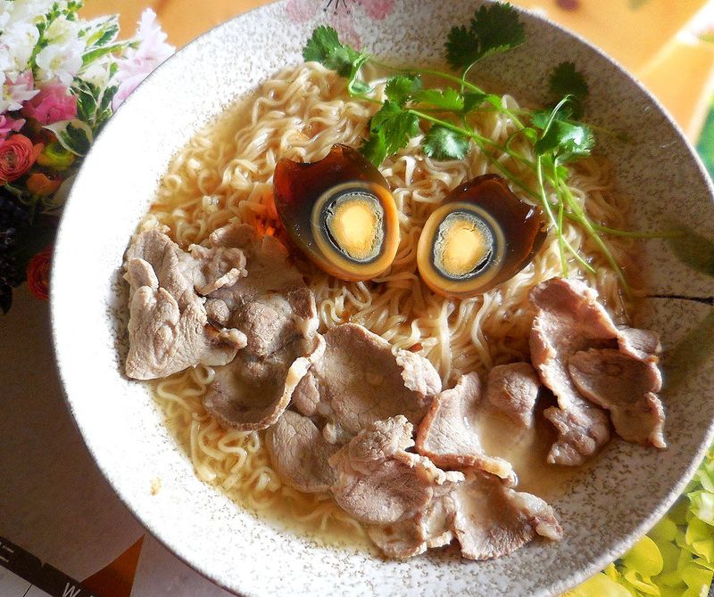 梅花肉片混蛋麵_記憶中的味味麵