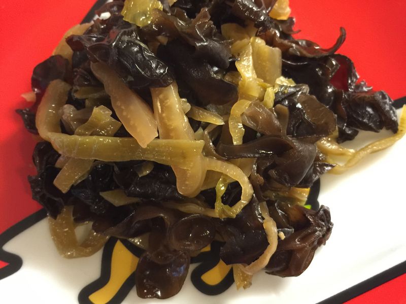 酸菜炒黑木耳