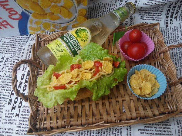 涼麵沙拉玉米脆片麵包_小七野餐趣
