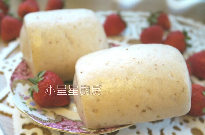 新鮮草莓饅頭