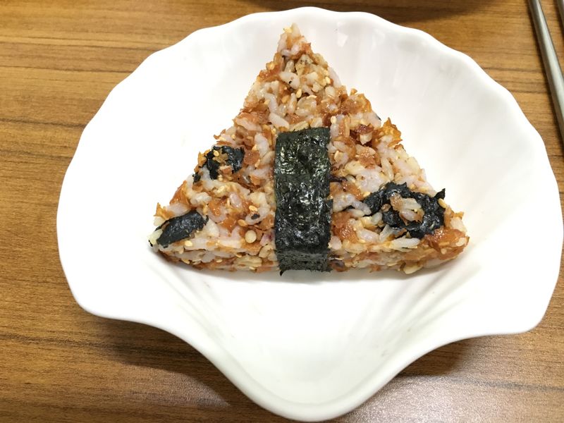 日式海苔芝麻五穀米飯糰