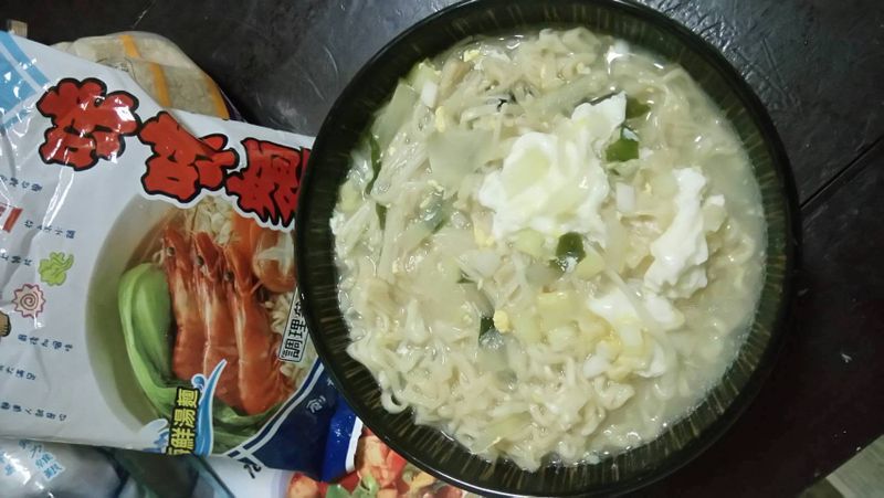 菇海鮮味味麵_記憶中的味味麵