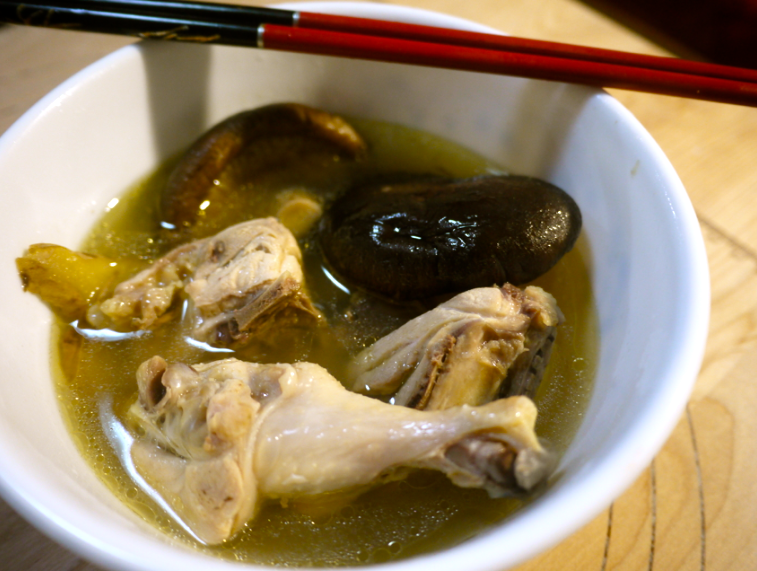 蒜頭香菇雞湯