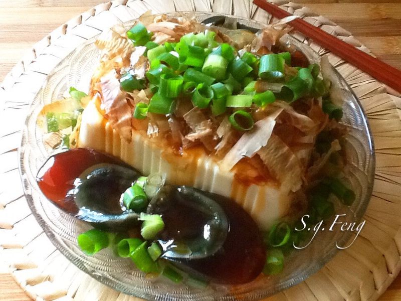 涼拌柴魚皮蛋豆腐