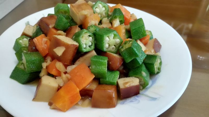 秋葵炒豆干