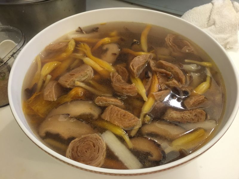 素金針菇湯