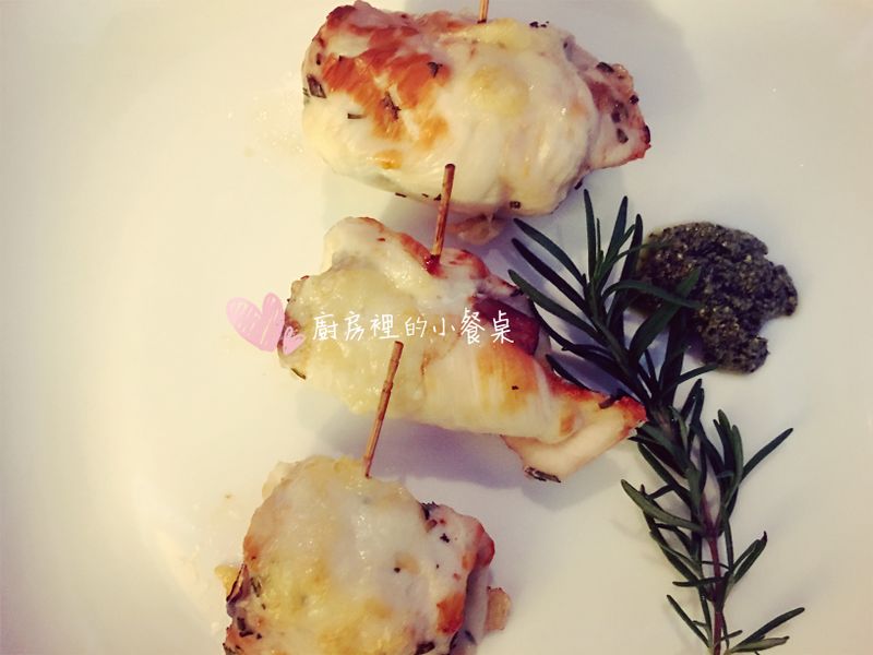 （廚房𥚃的小餐桌）起士茄子雞肉捲佐青醬