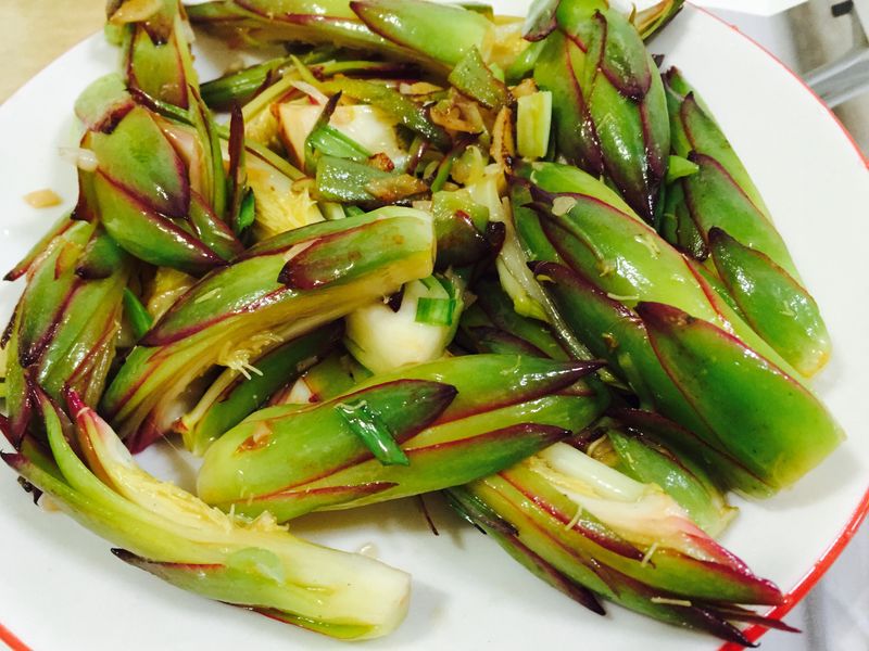 蒜炒火龍果花