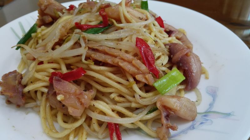 沙茶魷魚炒麵