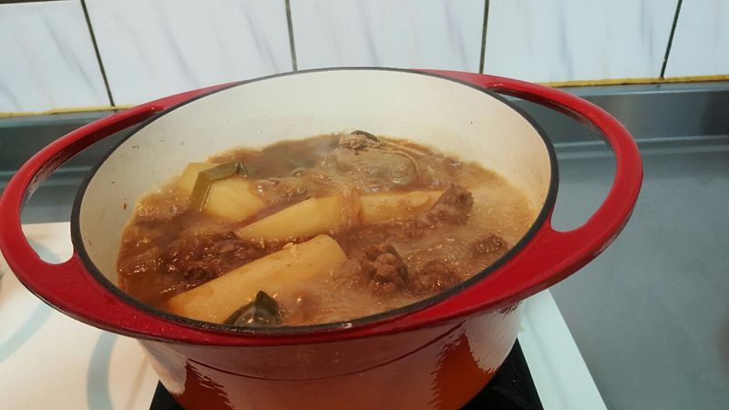 鑄鐵鍋 滷牛肉