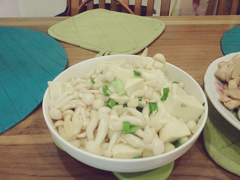 鴻禧菇炒豆腐