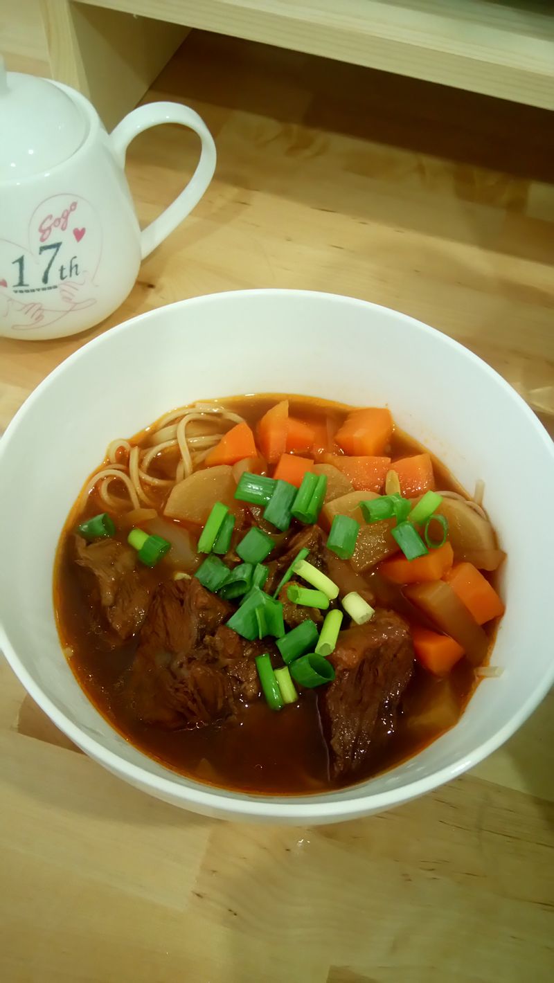 電鍋牛肉麵