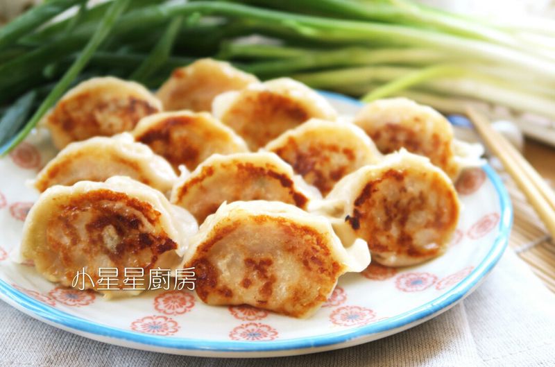 用冷凍水餃做美味煎餃和水煮餃子