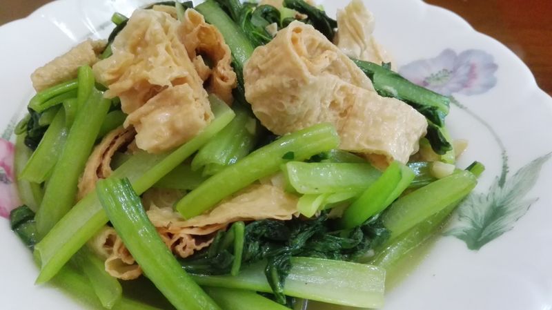 油菜炒豆皮