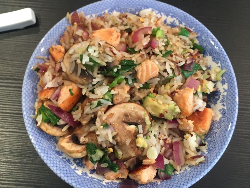 鮭魚酪梨炒飯
