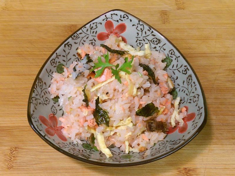 鮭魚拌飯