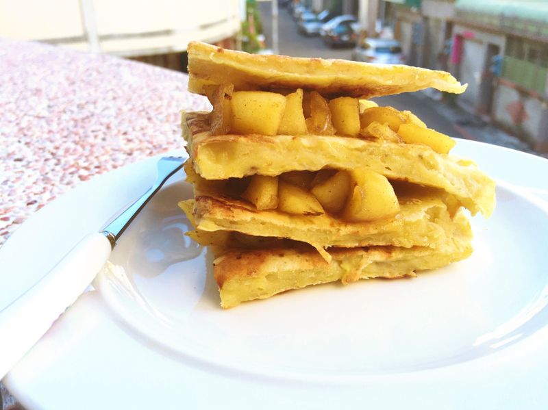 香蕉鬆餅佐蘋果醬