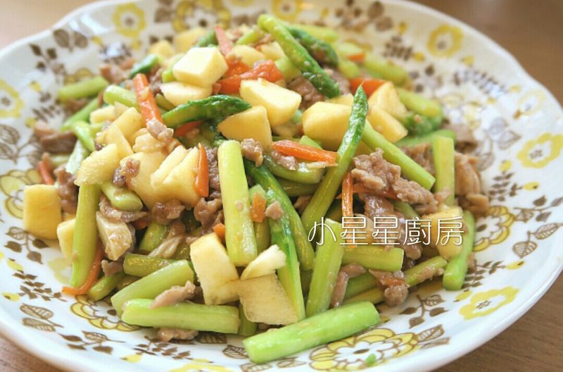 蘋果蘆筍豬肉絲