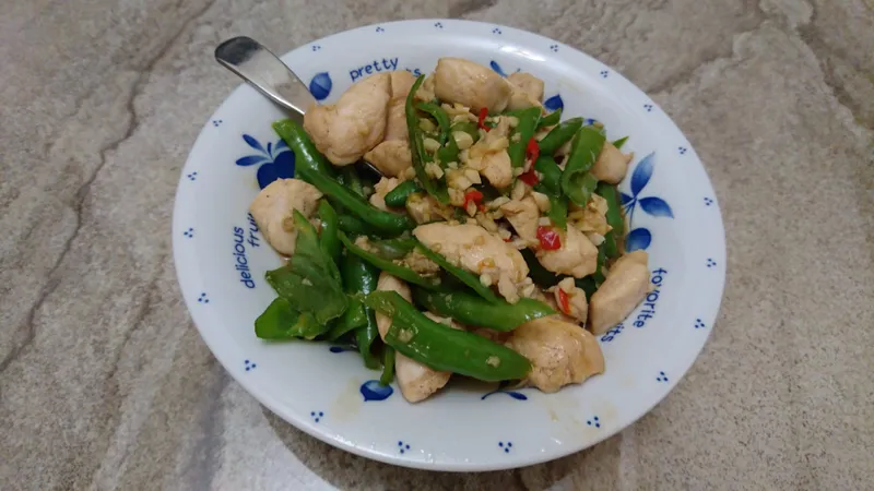 青椒炒雞肉（很下飯）