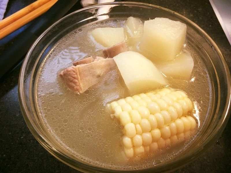 玉米排骨蘿蔔湯