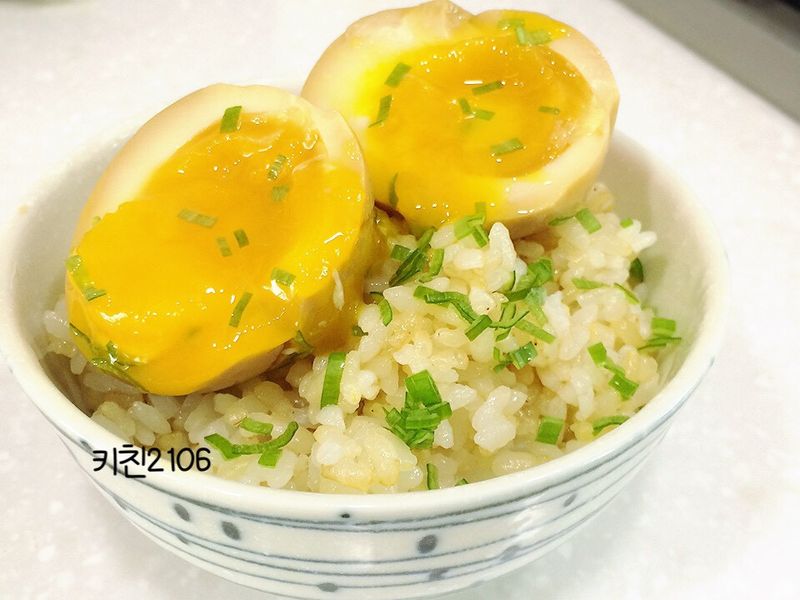 溏心蛋蓋飯